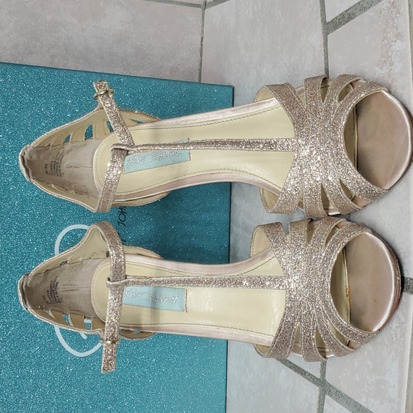 Betsy Johnson Silver Stilettos - Picture 3 of 4